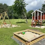 Mit Terrasse Дом отдыха *